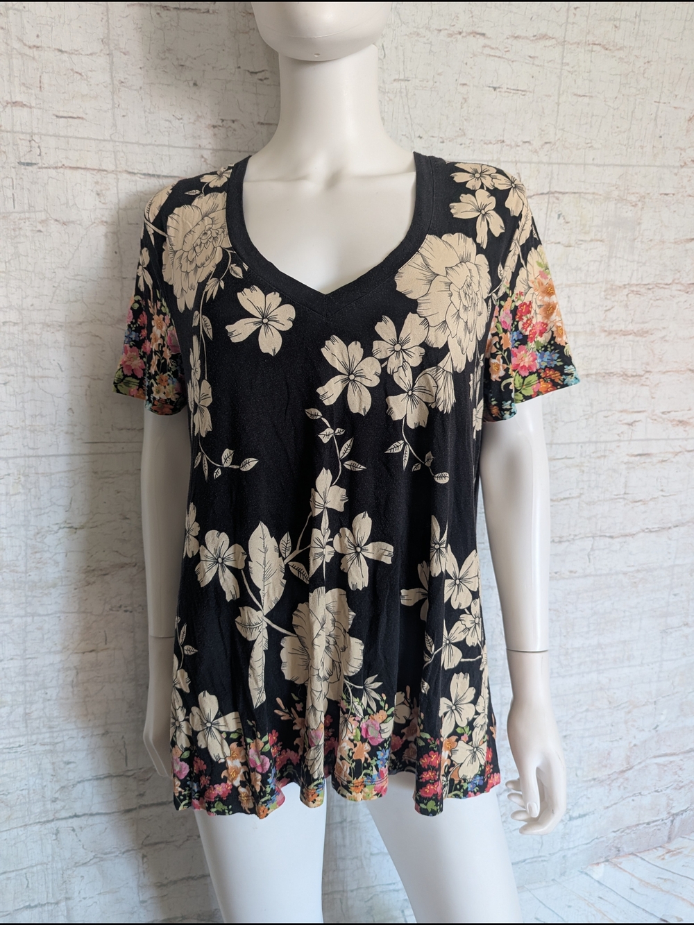 Johnny Was Black V-Neck Floral Short Sleeve Top